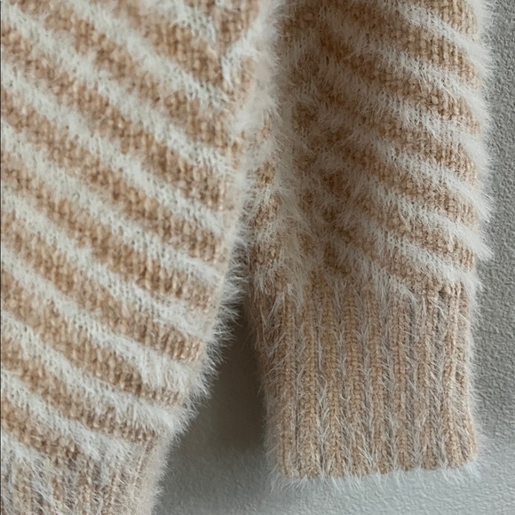 Cozy Chunky Tan Chevron Knit Cardigan Women's Size S Yellow - Picture 4 of 9